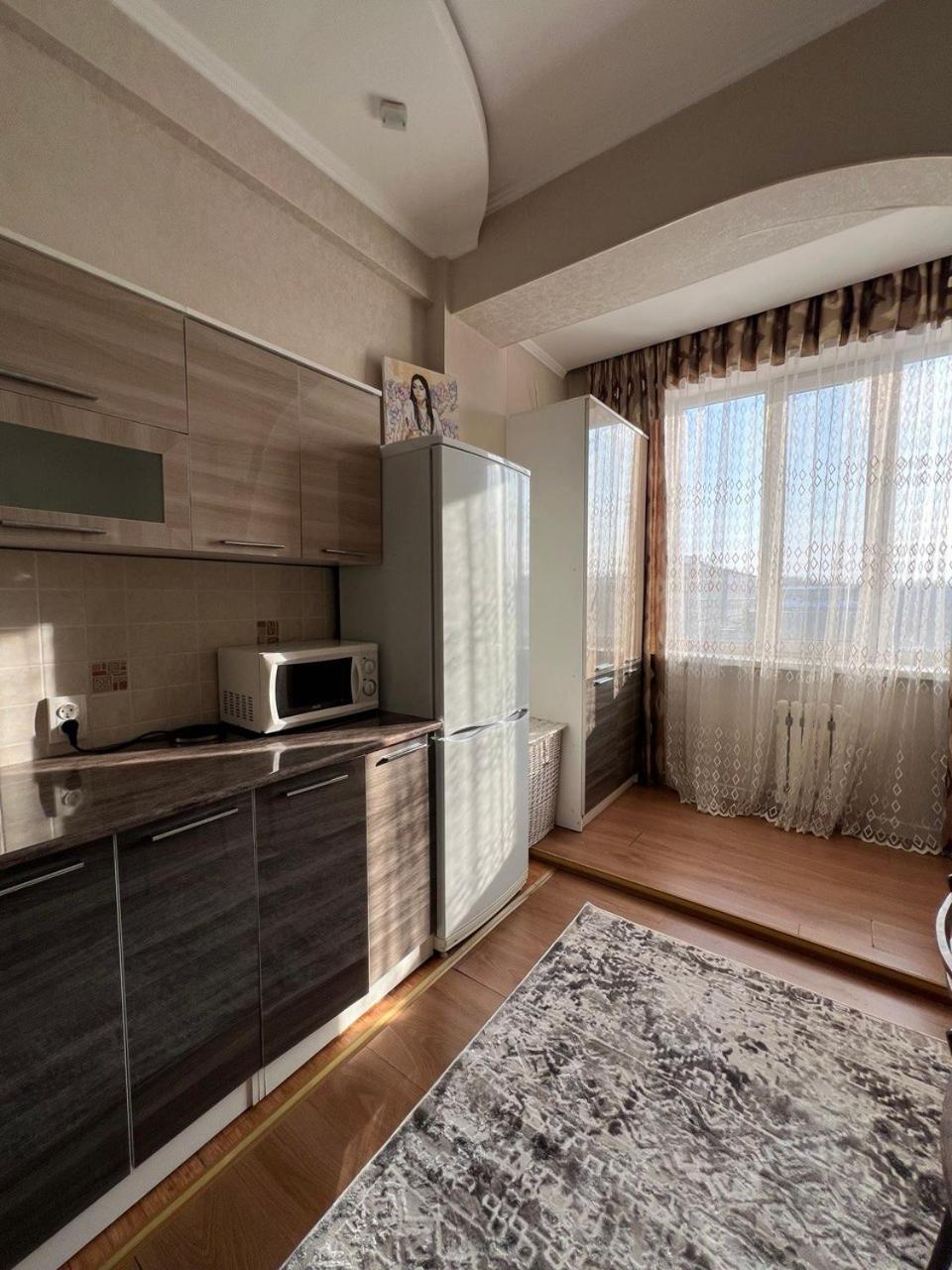 Appartamento Promenade Bishkek Esterno foto