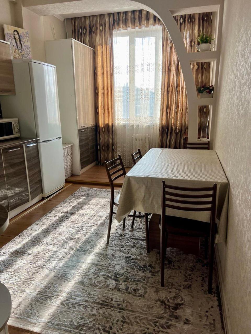 Appartamento Promenade Bishkek Esterno foto